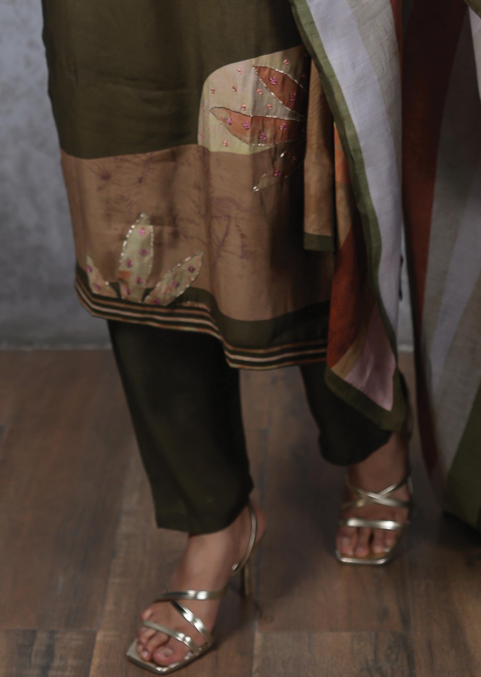 Olive Green Muslin Printed Straight cut suits