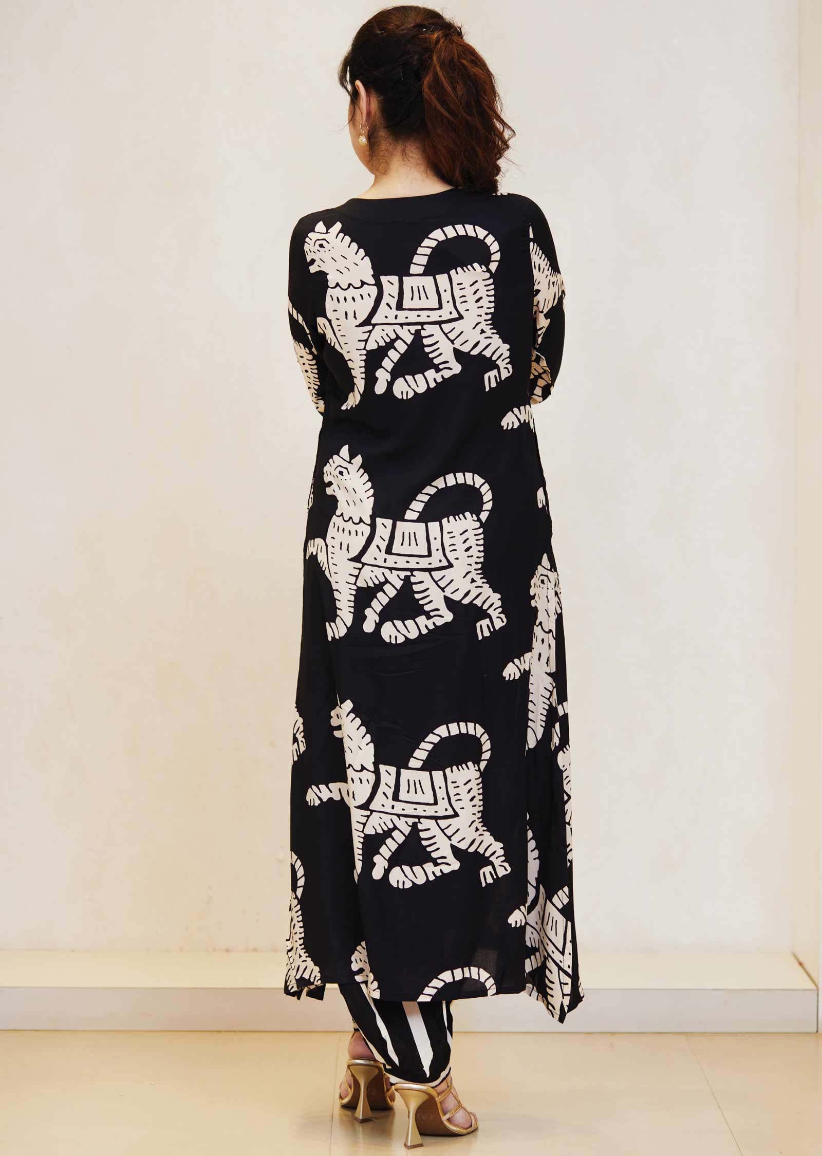 Black & Off White Reyon Printed Kurti Sets